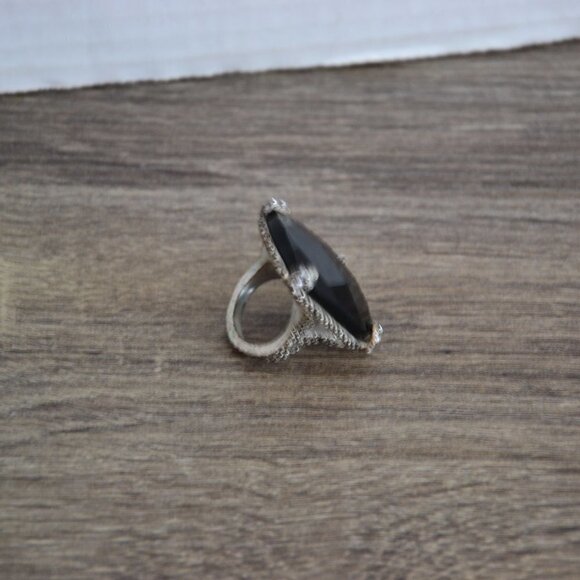 Black Glass Statement Ring - Picture 2 of 7